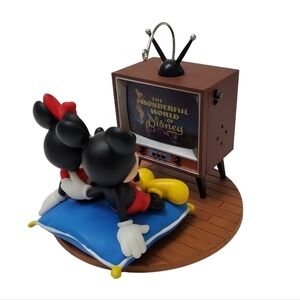 2005 Hallmark Keepsake Magic Ornament Best Night of The Week Disney